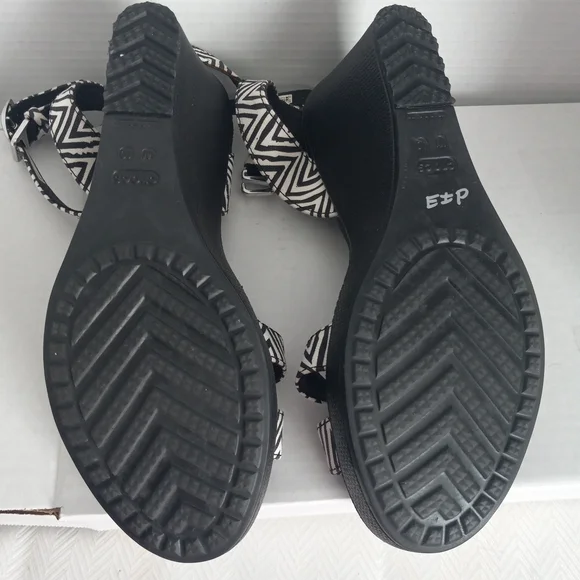 Crocs Black and White Patterned Wedge Platform Sandals Anckle Strap Sz 10w - Picture 8 of 12